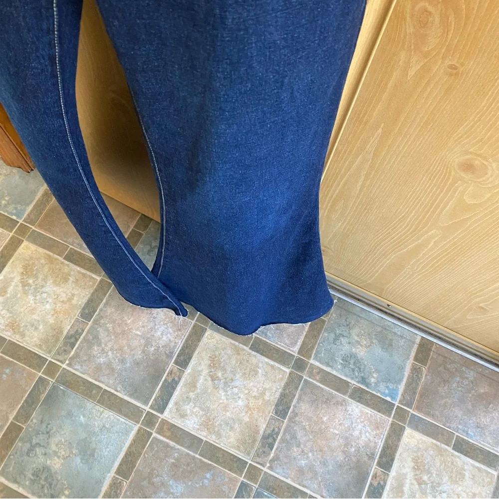 Forever 21 • Low-Rise Dark Wash Raw Hem Flare Jeans - Picture 14 of 16